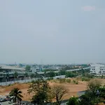 Tifolia Studio Apartment With Double Bed Near Lrt Station By Travelio