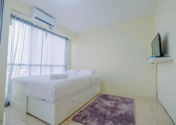 Tifolia Studio Apartment With Double Bed Near Lrt Station By Travelio
