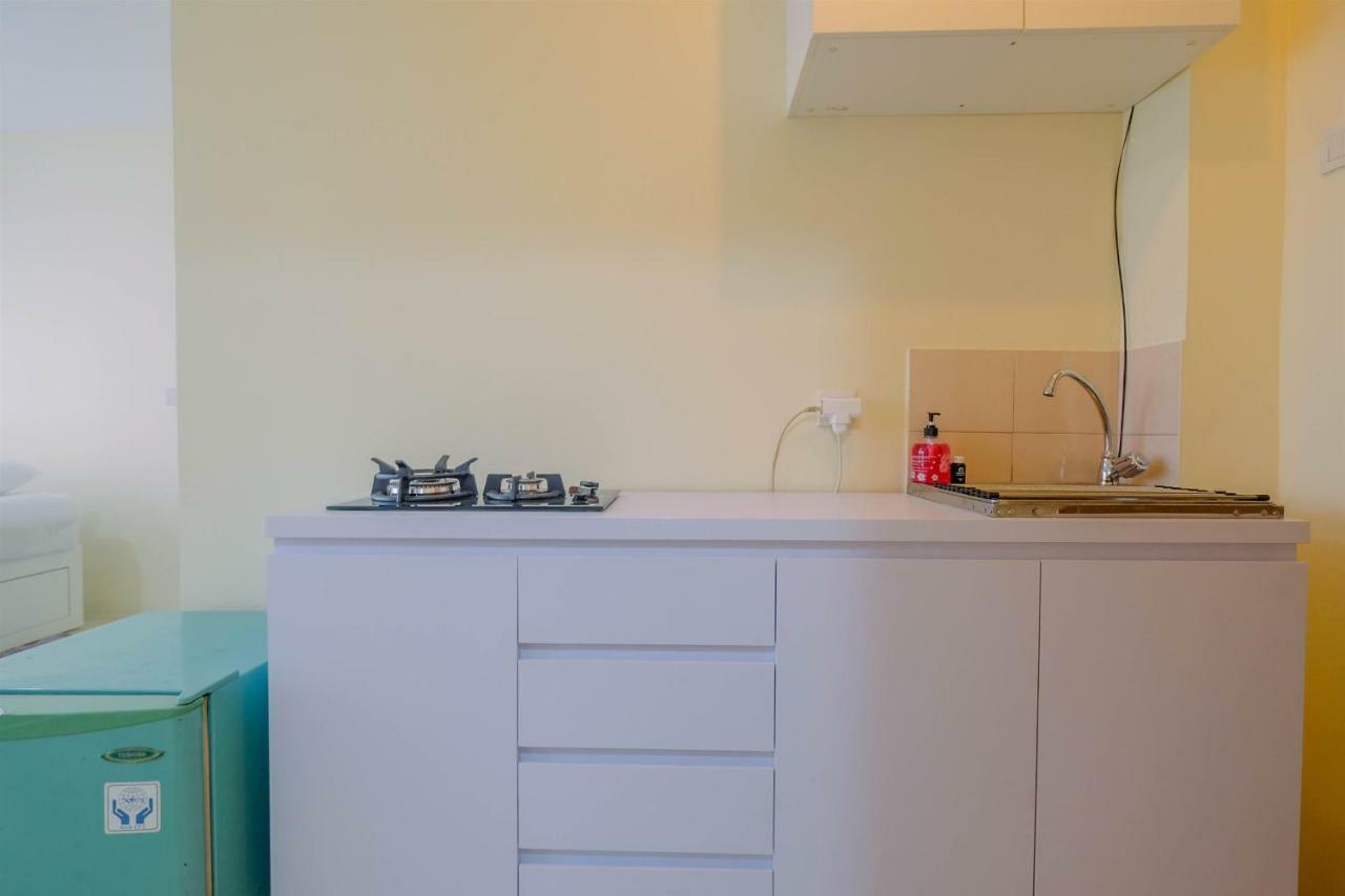Tifolia With Double Bed Near Lrt Station By Travelio Apartemen Jakarta