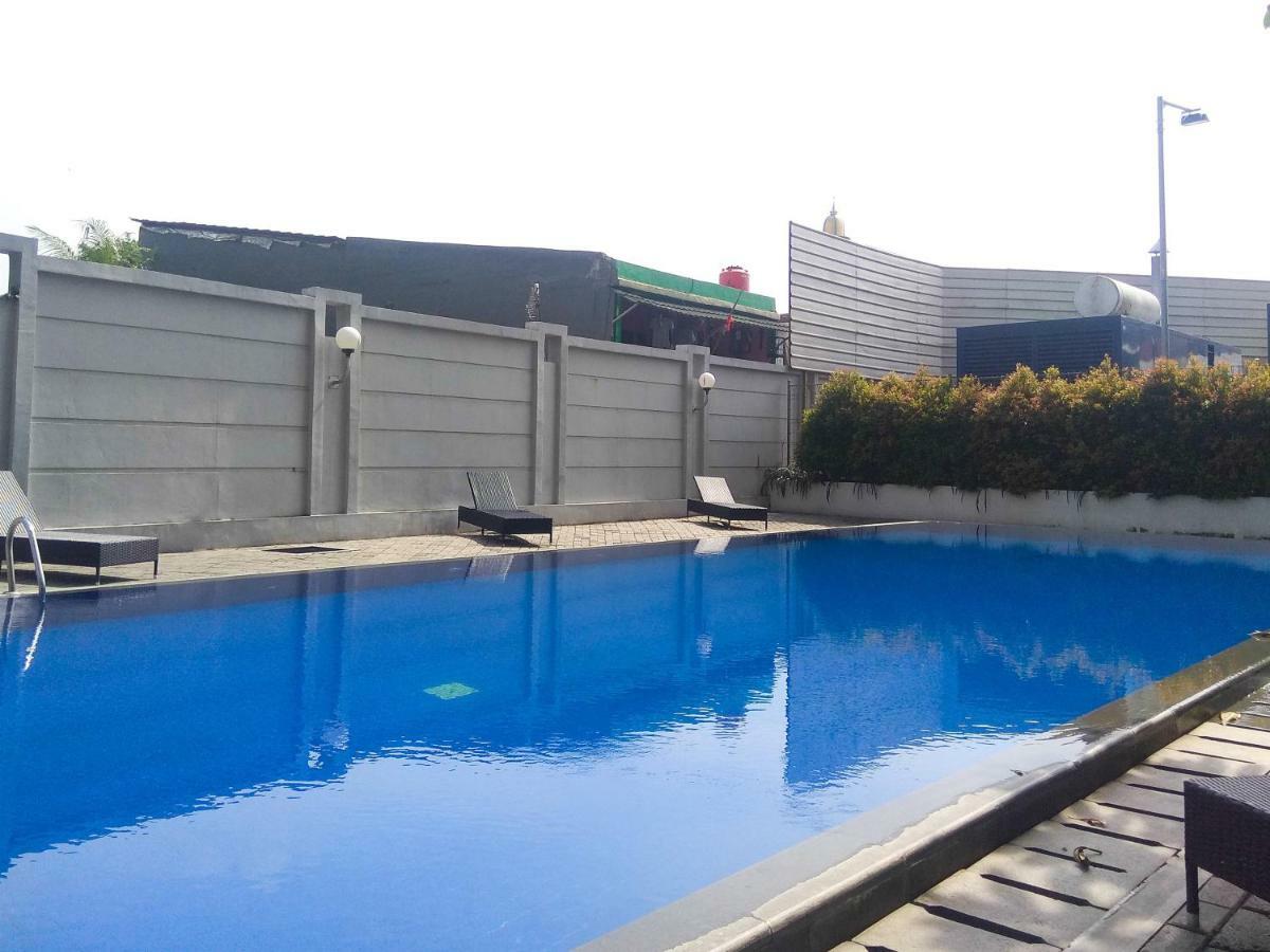 Apartemen Tifolia With Double Bed Near Lrt Station By Travelio