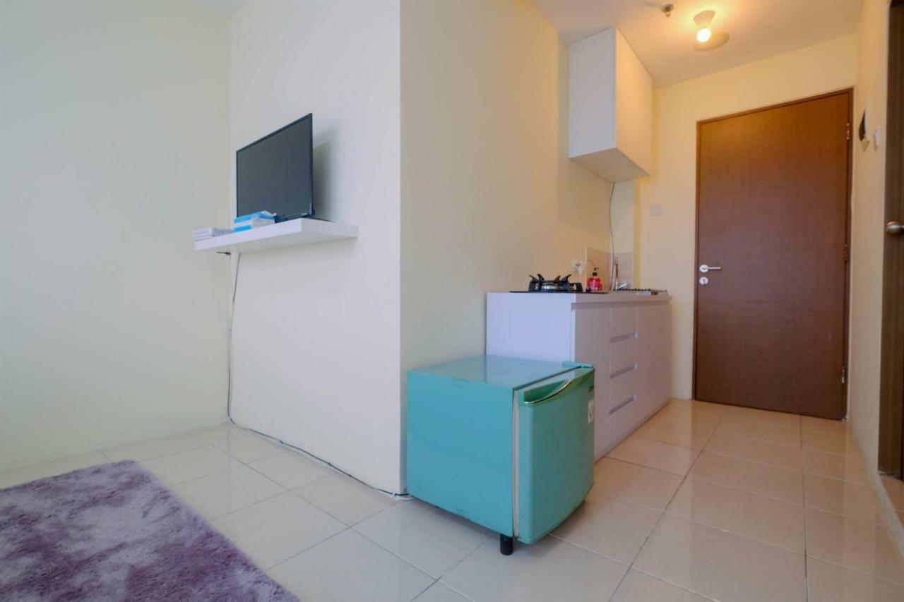 Tifolia With Double Bed Near Lrt Station By Travelio Apartemen