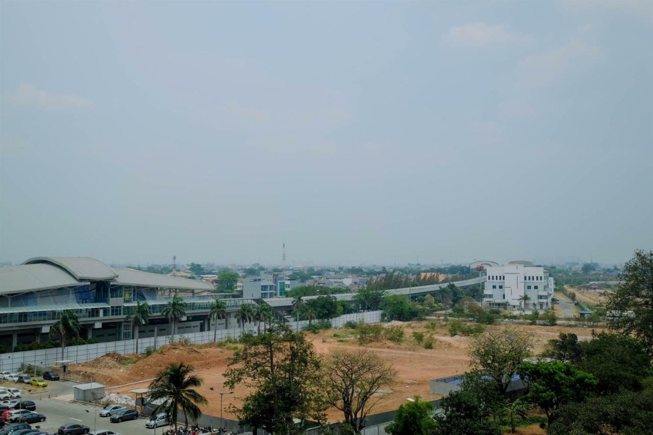 Apartemen Tifolia With Double Bed Near Lrt Station By Travelio